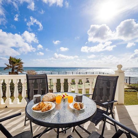 Apartment On Beach Mijas Sitio de Calahonda Екстер'єр фото