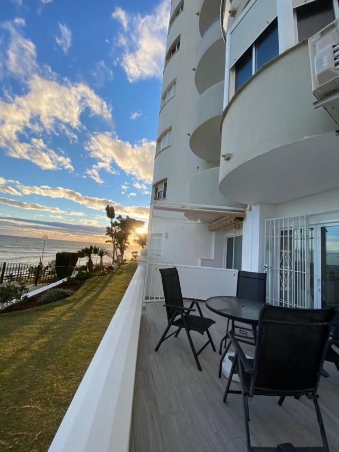 Apartment On Beach Mijas Sitio de Calahonda Екстер'єр фото