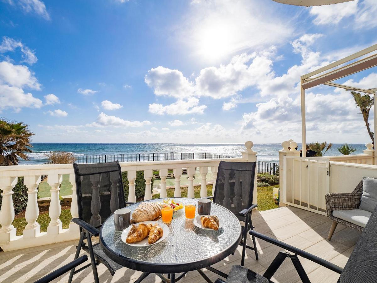 Apartment On Beach Mijas Sitio de Calahonda Екстер'єр фото