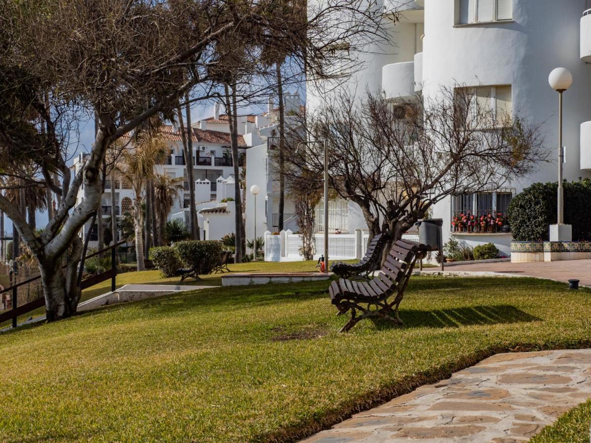 Apartment On Beach Mijas Sitio de Calahonda Екстер'єр фото