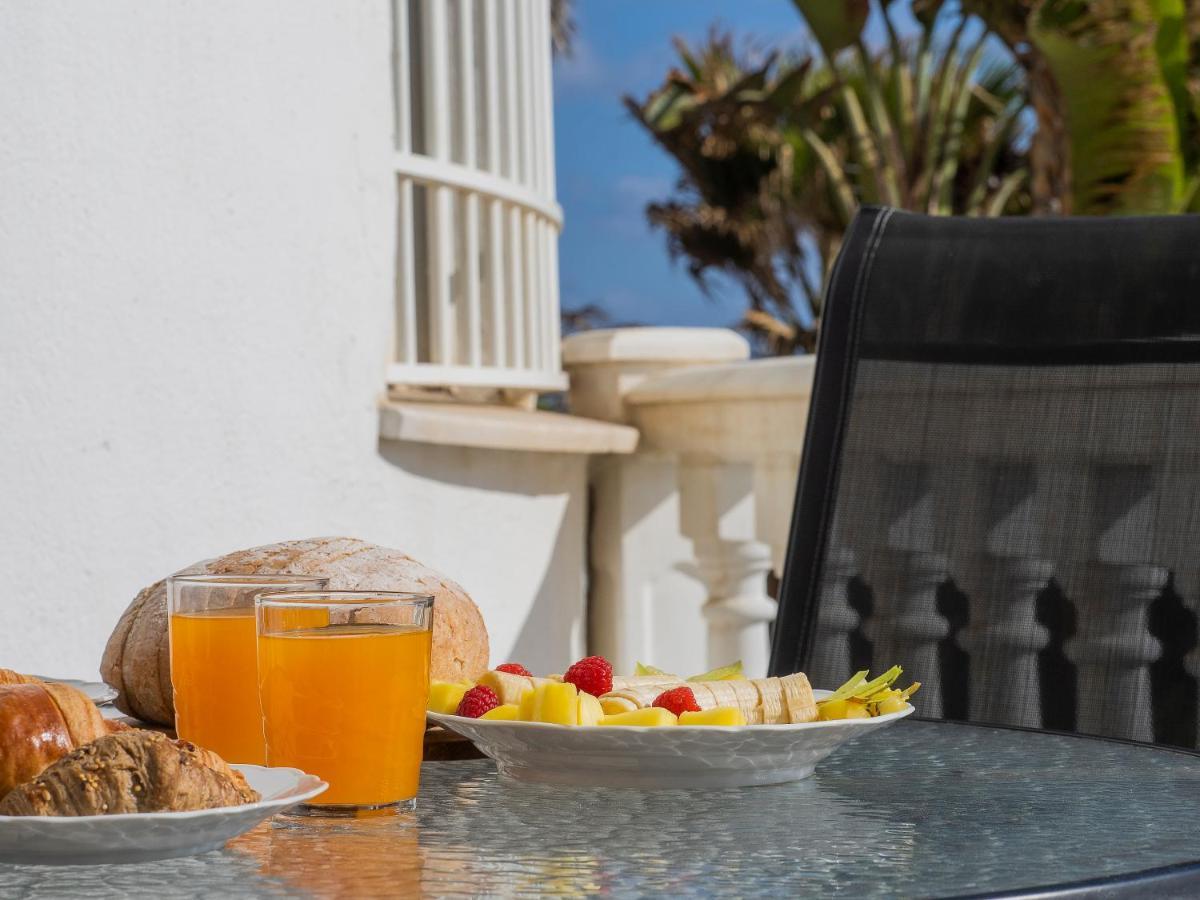 Apartment On Beach Mijas Sitio de Calahonda Екстер'єр фото