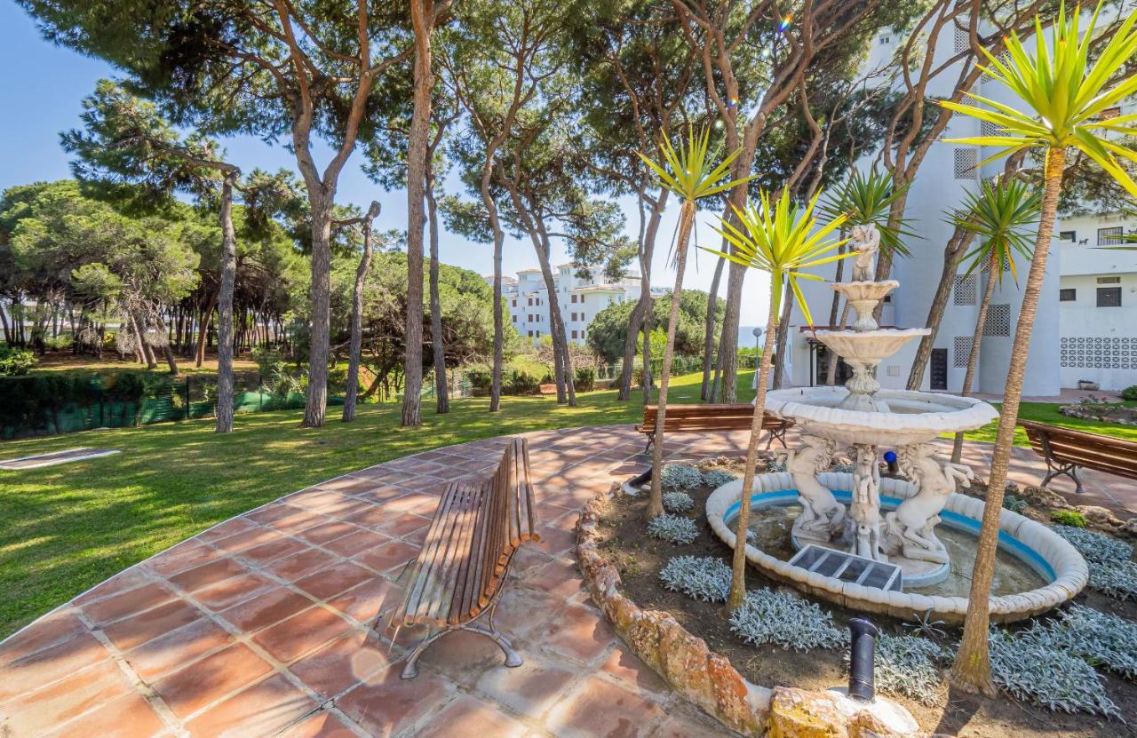 Apartment On Beach Mijas Sitio de Calahonda Екстер'єр фото