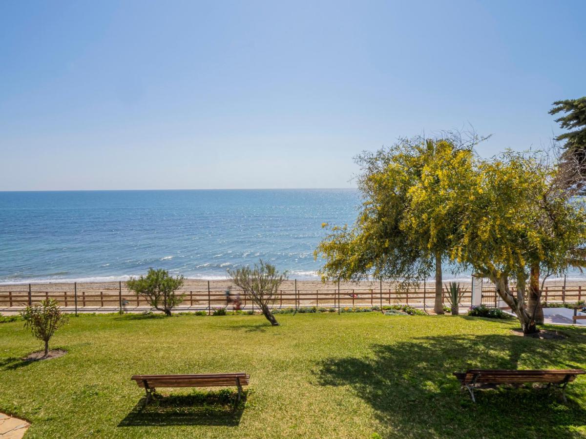 Apartment On Beach Mijas Sitio de Calahonda Екстер'єр фото