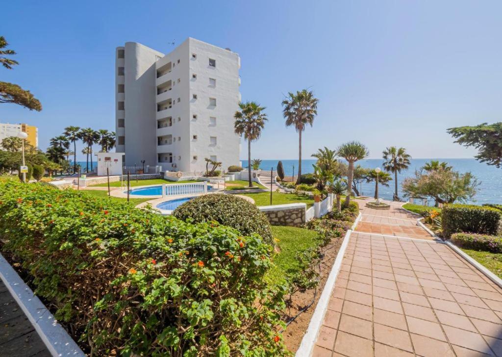 Apartment On Beach Mijas Sitio de Calahonda Екстер'єр фото
