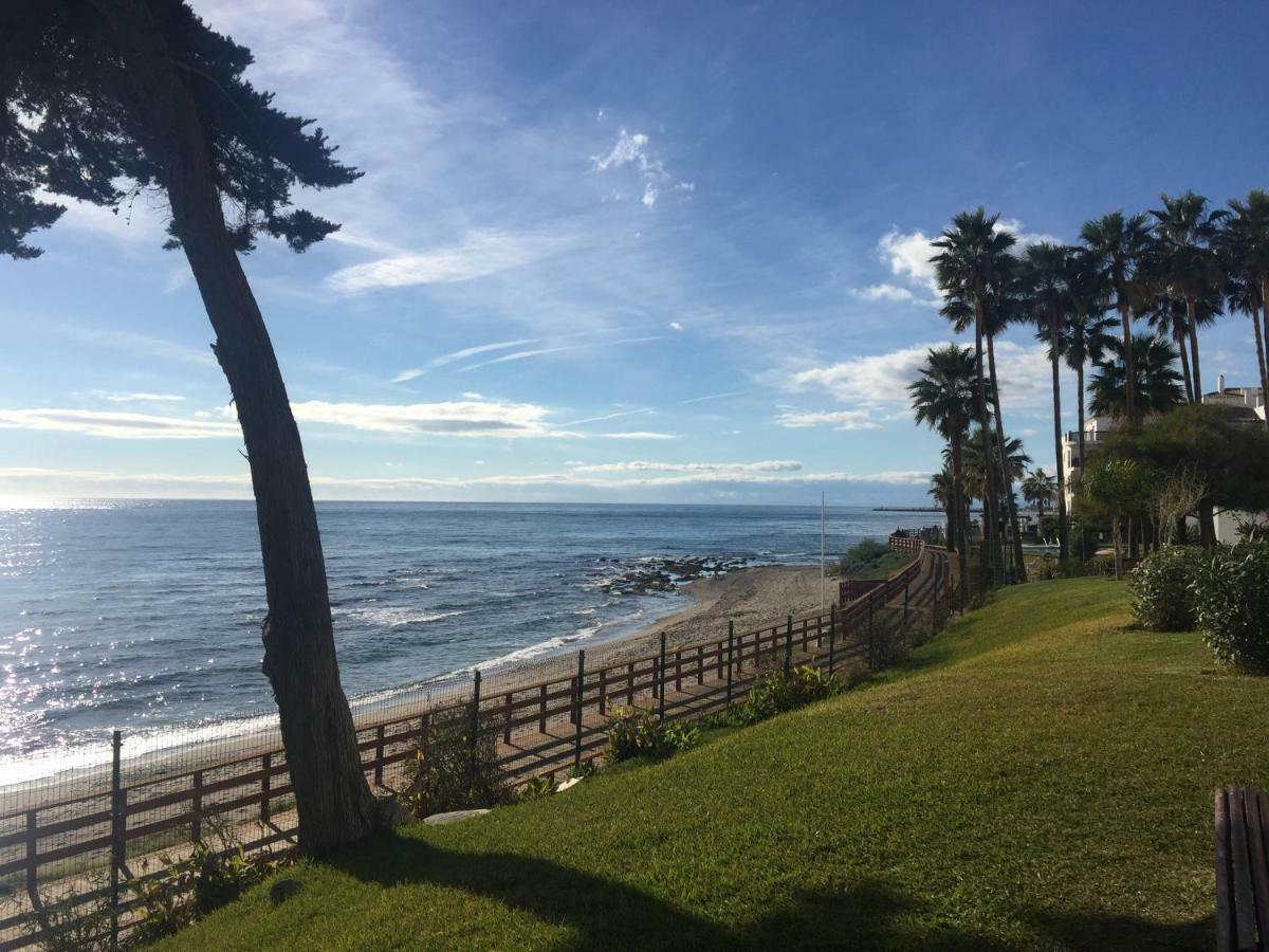 Apartment On Beach Mijas Sitio de Calahonda Екстер'єр фото